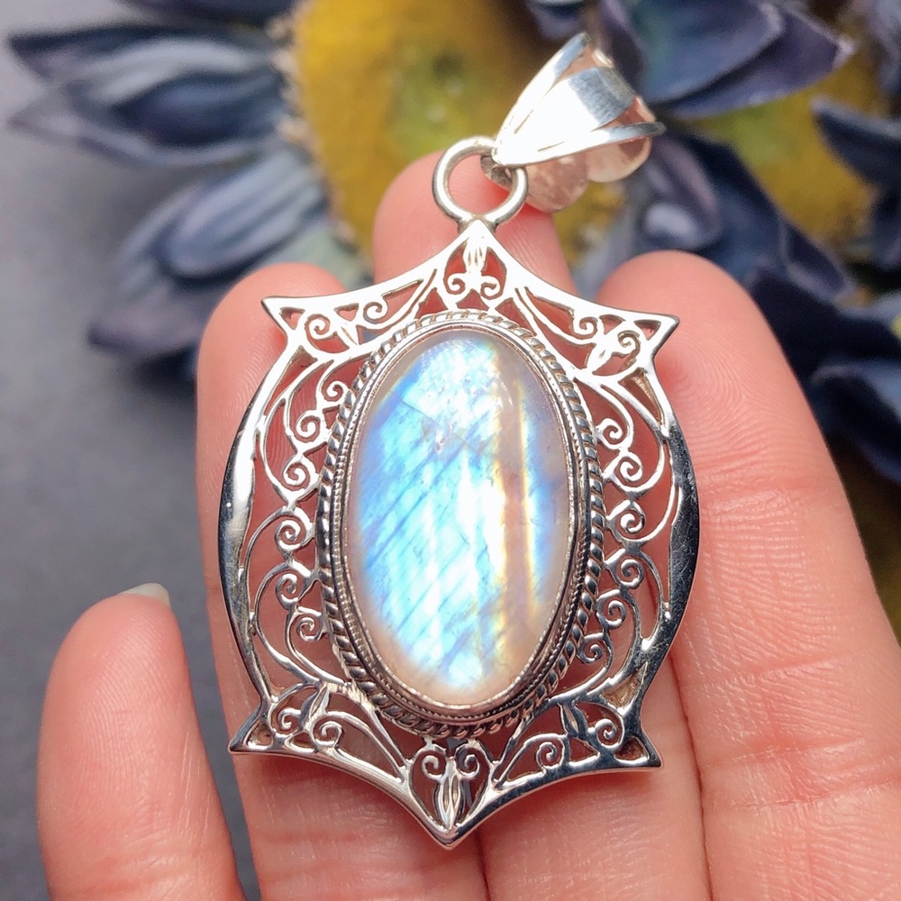 ‼️Clearance‼️Sterling silver moonstone pendant
